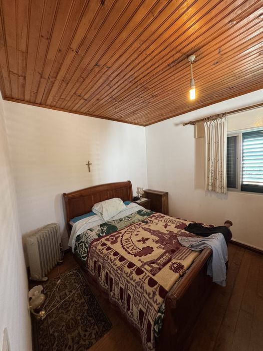 Moradia + terreno + garagem + 2 habitaçoes