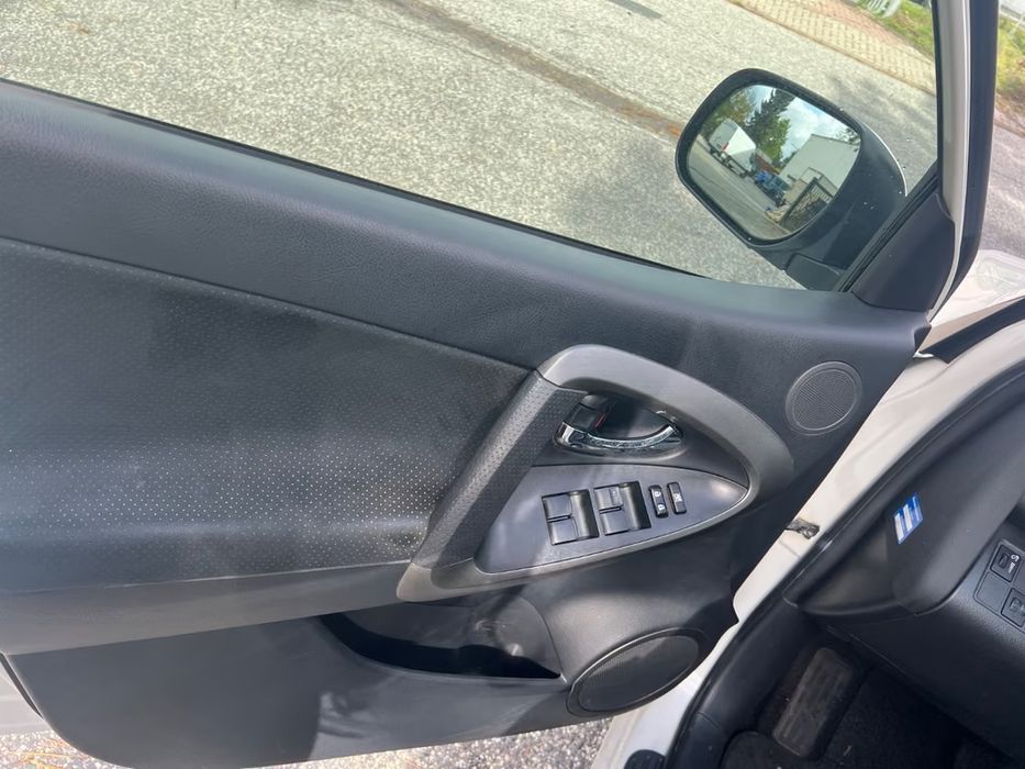 Toyota RAV-4 2012...