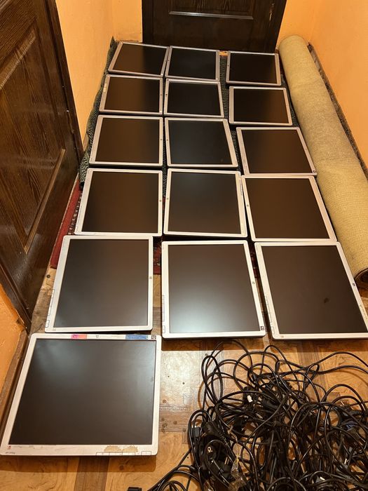 Дешев монітори 16шт. розмір 19 , для колл центра, ігрового зала