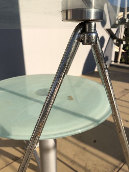 Duas mesas de vidro
