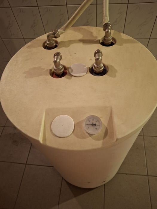 pionowy wymiennik ciepłej wody użytkowej (bojler)