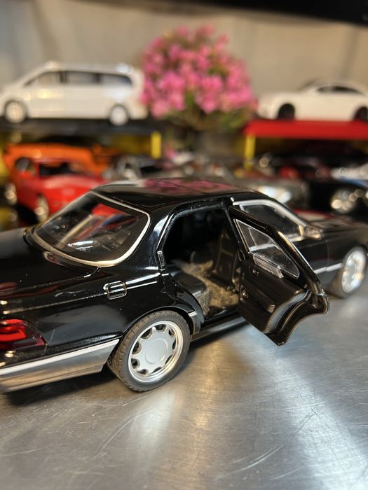 Модель 1:24 у стилі Lexus LS400