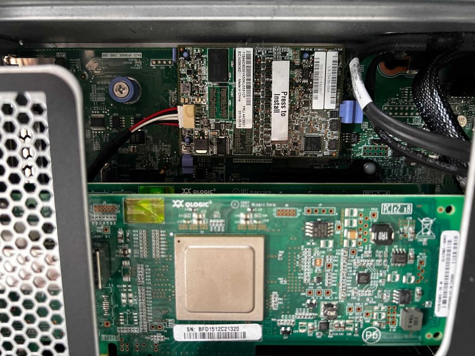 Serwer Lenovo x3650 M4 , 2x Intel Xeon E5-2620v2 , 32Gb RAM , 2x Zasilacz , 2x QLogicFC