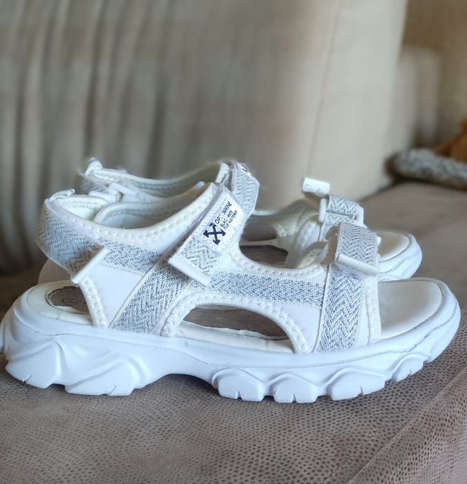 Туфлі та босоніжки розмір 32-34