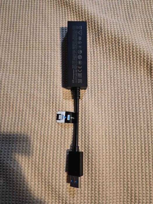 Adapter dla konsoli PS5, który służy do podłączenia kamery z PS4