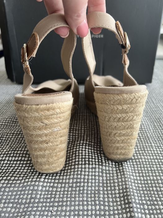 Tommy Hilfiger plecione koturny r 38