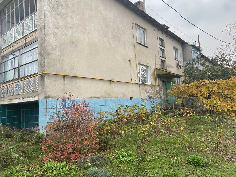 Продам свою 3-к.кв. со всеми удобств. с садом, гаражом, сараем под Одессой
