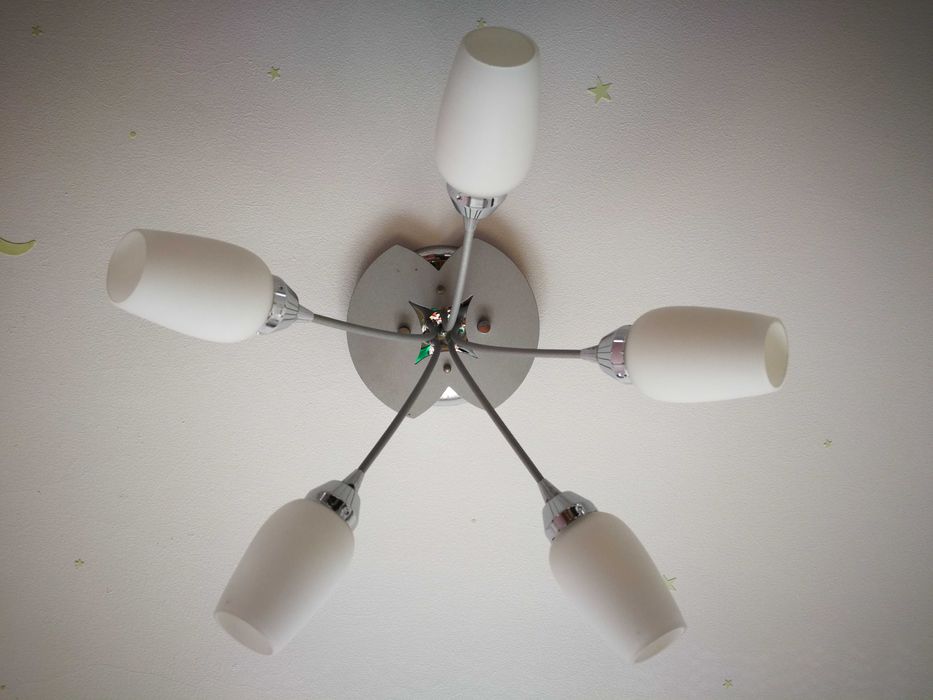 Candeeiro de Teto Cromado com 5 Focos. Candeeiro de Mesa (oferta)