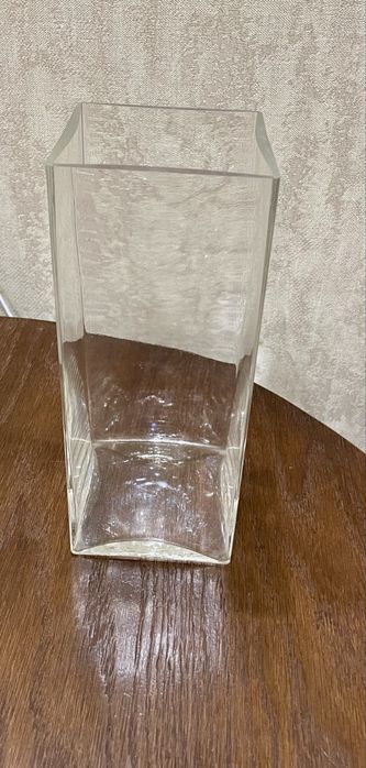 Ваза для квітів скляна