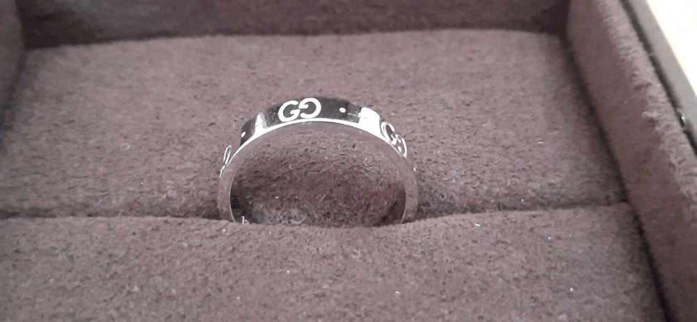 Pierścionek obrączka białe złoto 18-karatów GUCCI