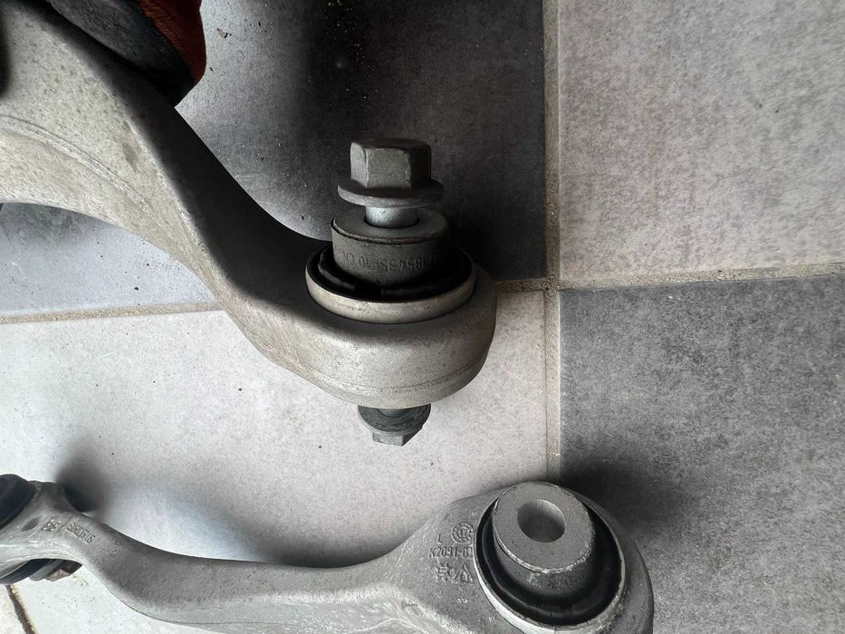 Ричаг верхній задній 33306871011 BMW X3 G01 33306871012