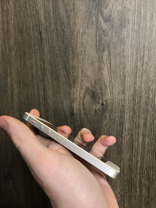 Apple iPhone SE 16-32-64GB Neverlock оригінал /бу/комплект