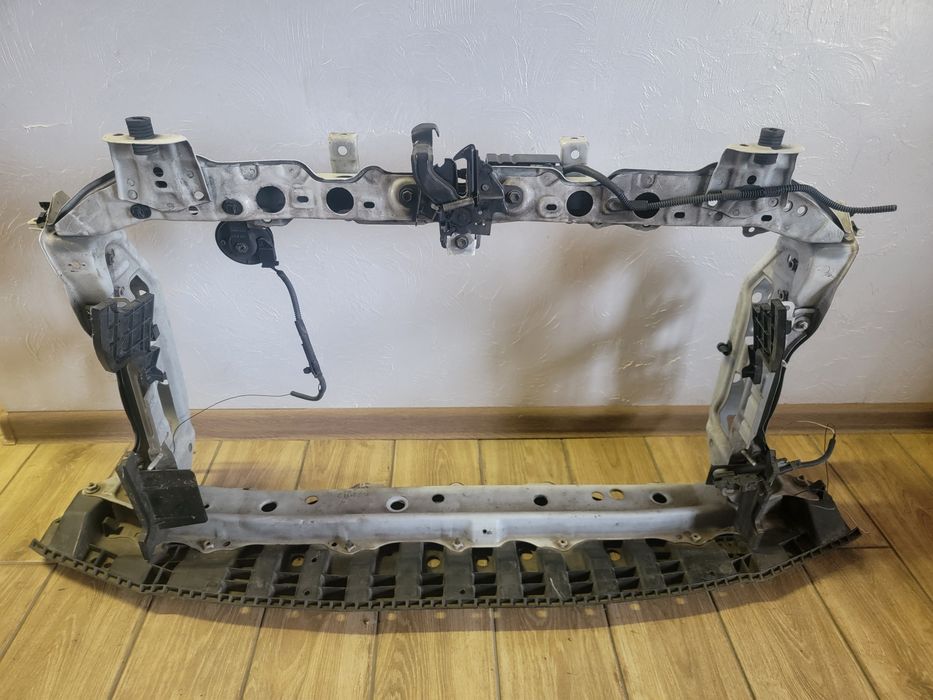 Передня панель /телевізор Toyota Verso S 1.33 2010-2016