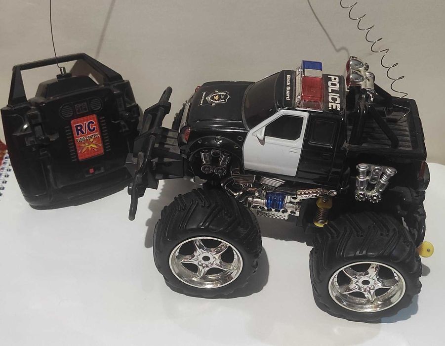 Машинки на радіокеруванні