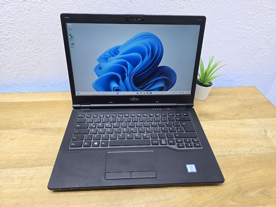 Ноутбук Fujitsu E548