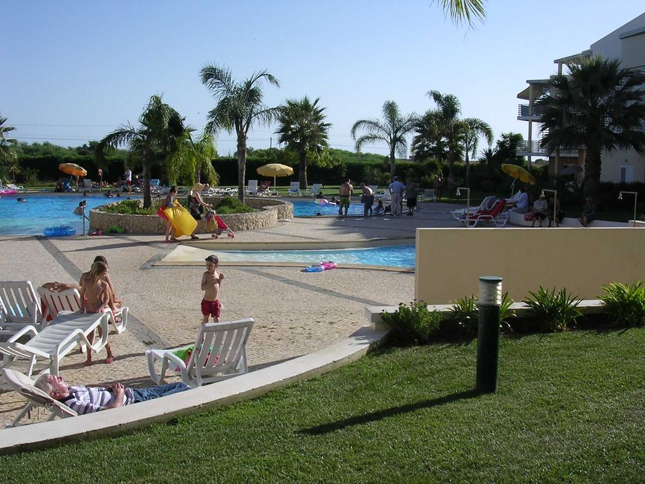 Alvor T1,  frente praia, piscinas, jardim, vista mar, 18 Julho a 25,  25 Julho a 01 Agosto, ultima hora., e Setembro