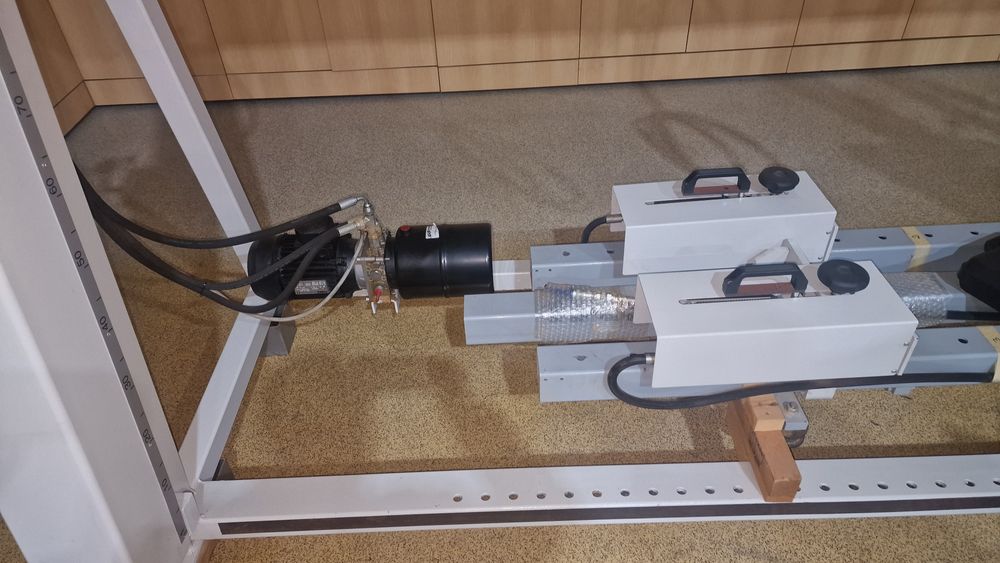 Prensa hidraulica com 3 cavaletes da marca scm maquina nova