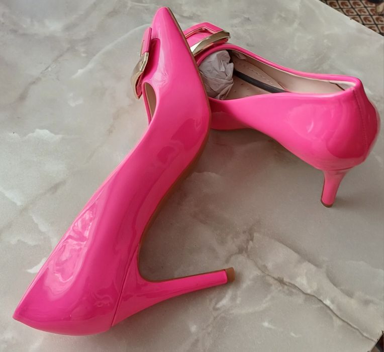 Продам костюм с туфлями ( комплект)