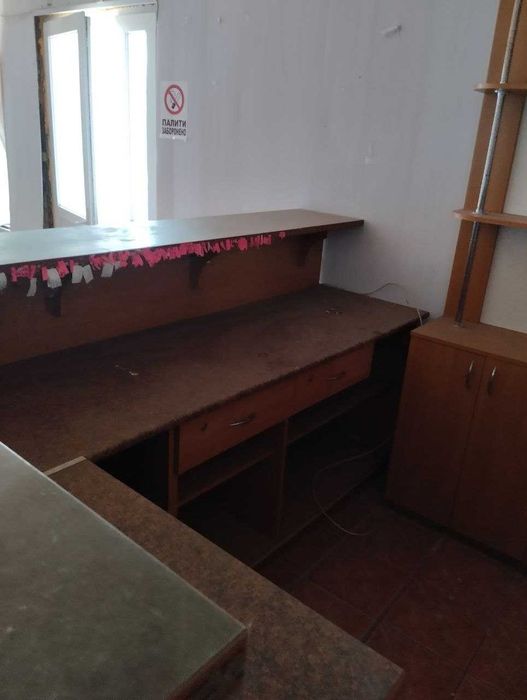 торг. вітрини,  барна стійка, дешево,