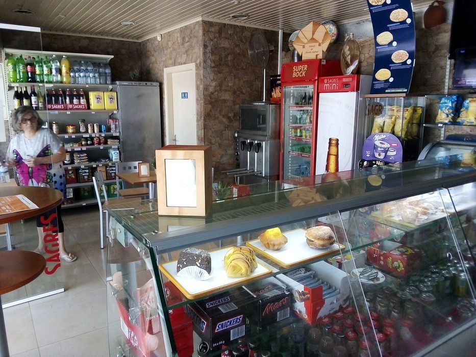 Vende Posto Combustivel, Café e Edificio