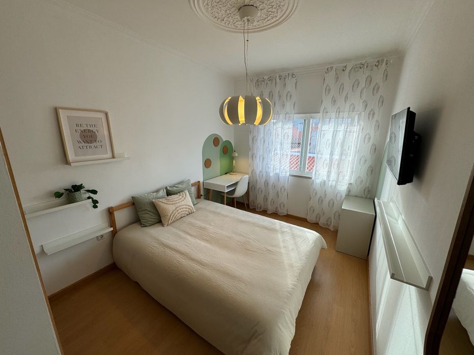 Arrendo quarto em moradia