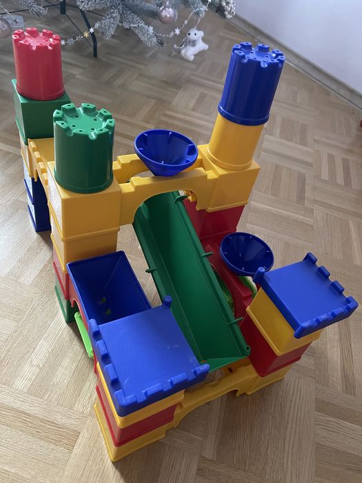 Конструктор великий цікавий