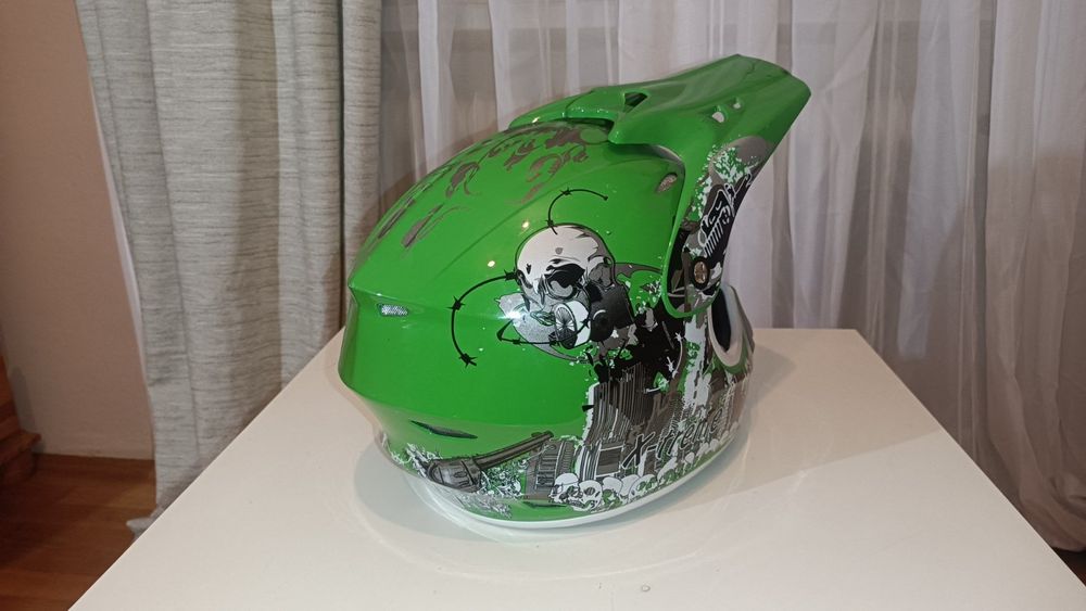 Продам дитячий шолом для ВМХ.стан нового .