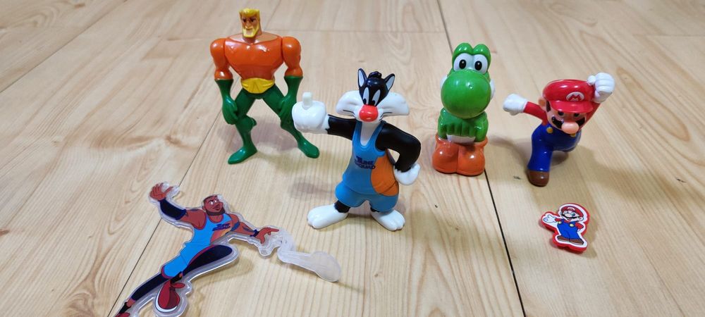 Lote de bonecos variados