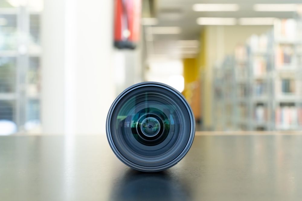 Sony A7R IV + Sigma 24-70mm F2.8 II + Sony 40mm F2.5 + filtros e 2 baterias. ( Objetiva equipada na câmara não incluída )