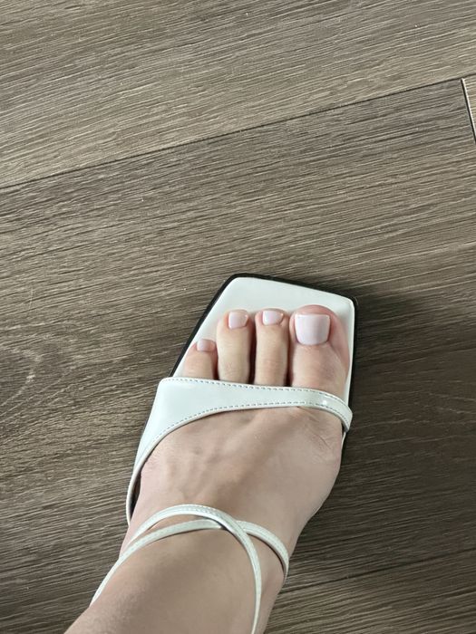 Босоніжки Zara, 22.8 см 35 розмір, каблук 8см, дуже зручні