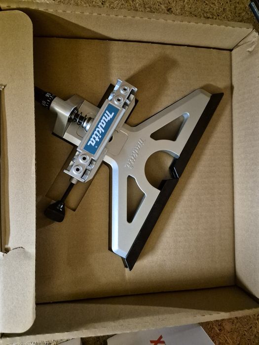 Prowadnica do frezarki makita.