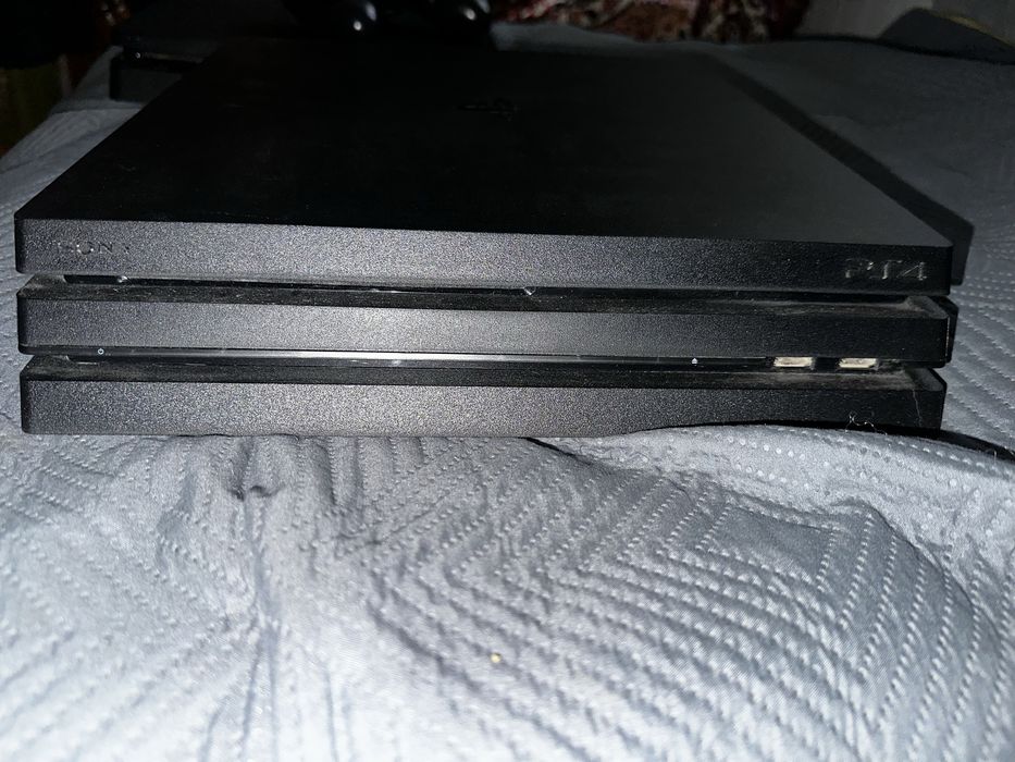 PlayStation 4 pro та PlayStation 4 slim