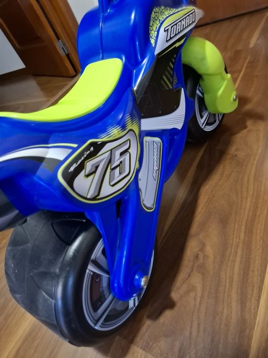 Mota criança sem pedais