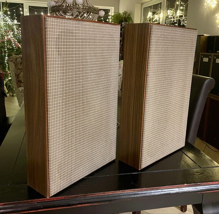 Grundig box 30a piekne drewniane do lampy i germanow piekna barwa