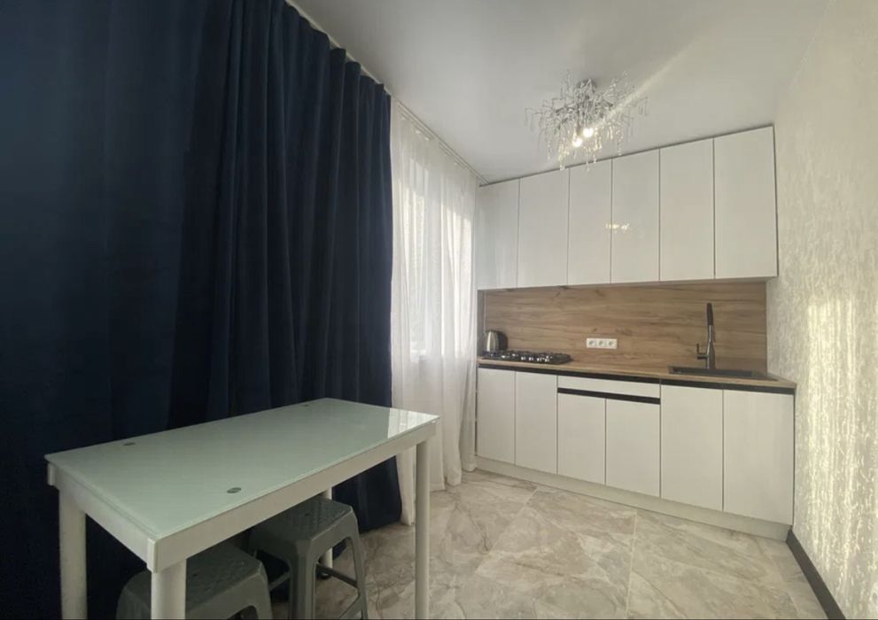 Продам 2х квартиру з новим ремонтом - View 4