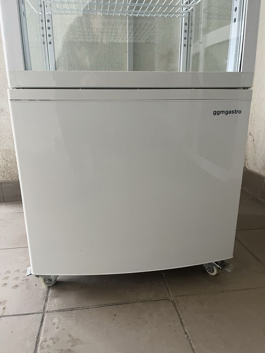 Холодильна Вітрина Десертна Кондитерська Обʼєм 235 літрів Німеччина