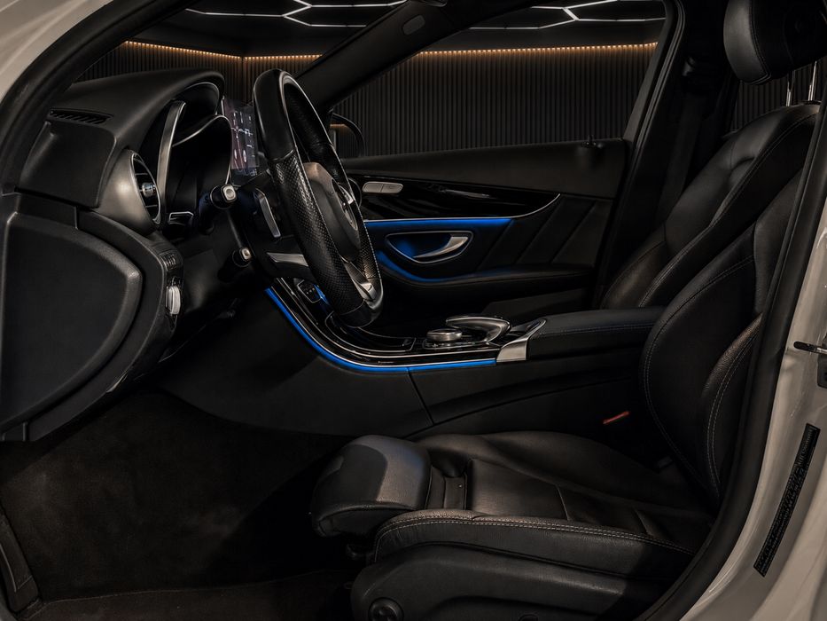 Mercedes-Benz C250d AMG Pack Night (329€ mes)
