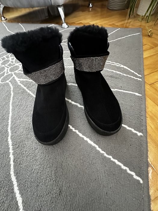 Зимові чобітки, черевики.