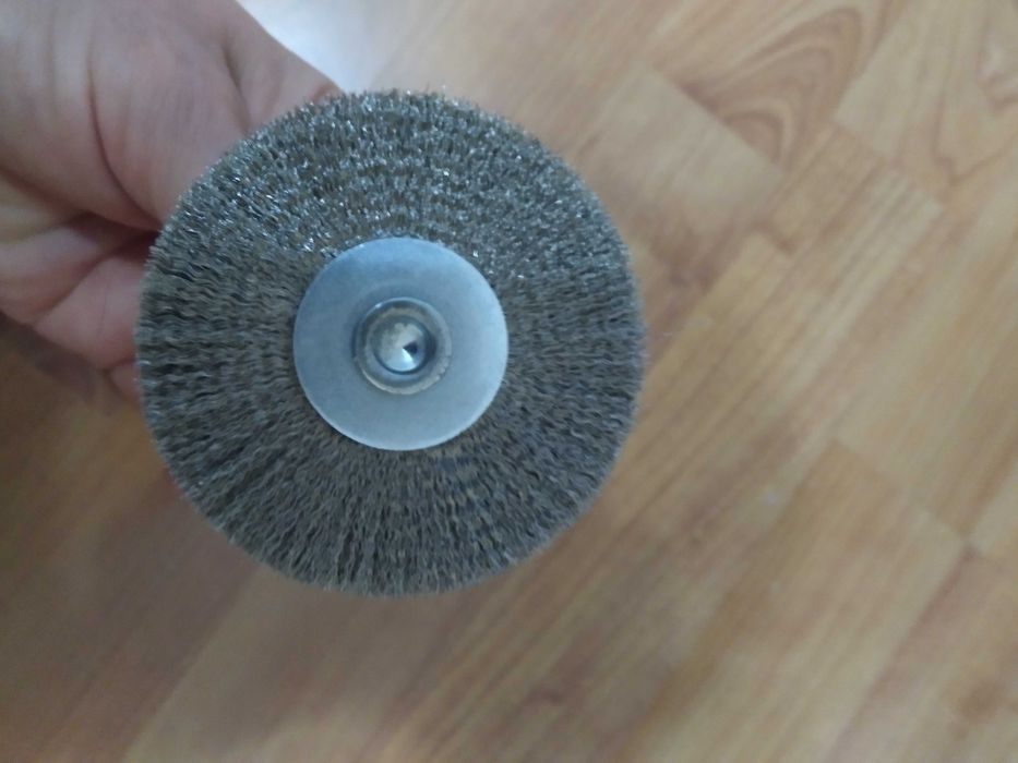 Нержавіюча щітка для чищення металу