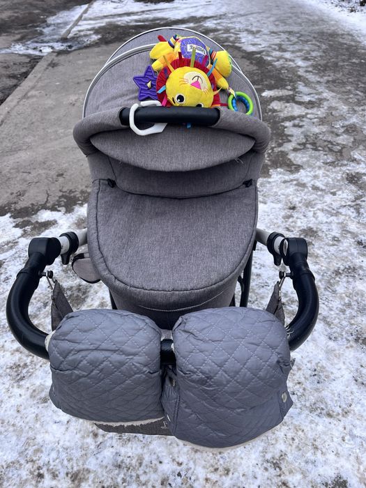 Коляска з люлькою