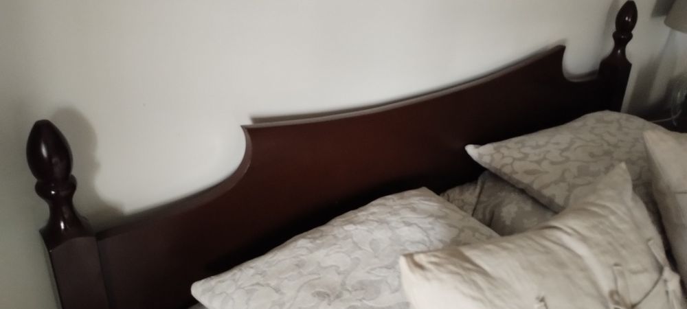 Łóżko drewniane do sypialni