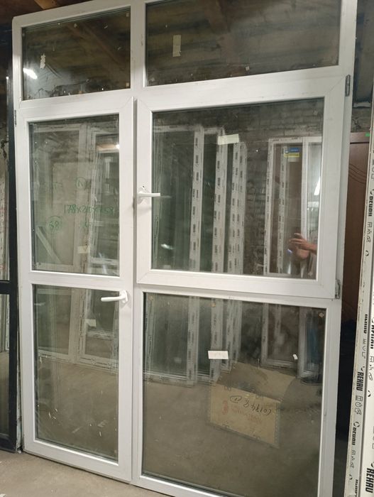 Балконные панорамные блоки разных размеров с новостроя