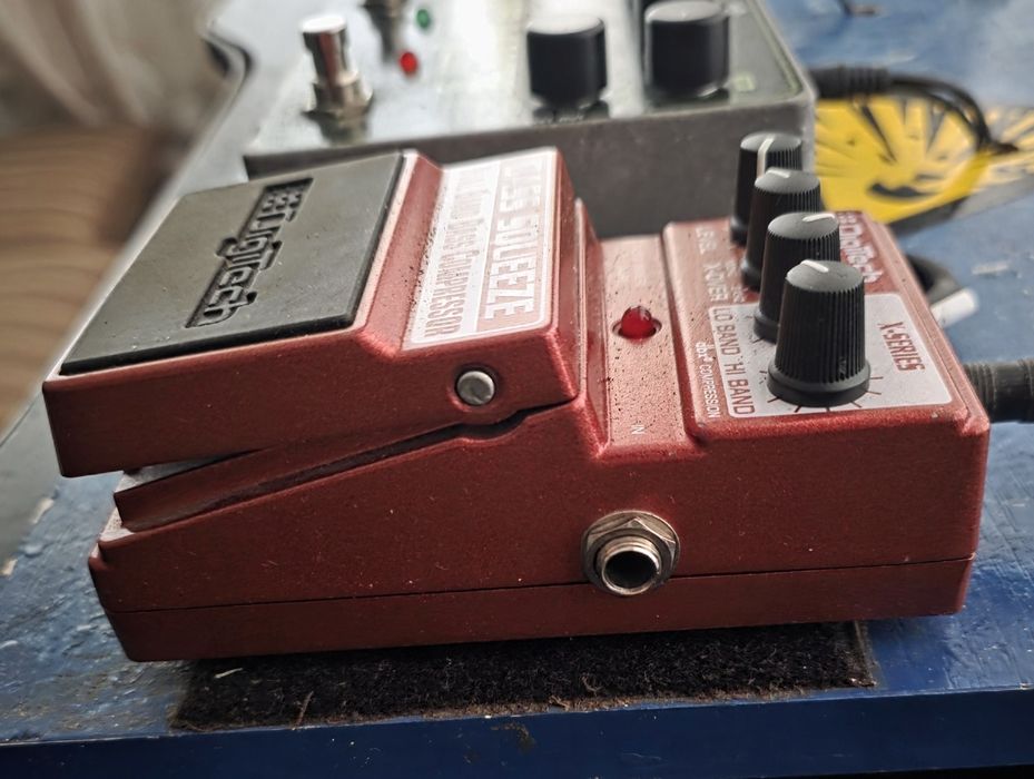 digitech bass squeeze dual band compressor