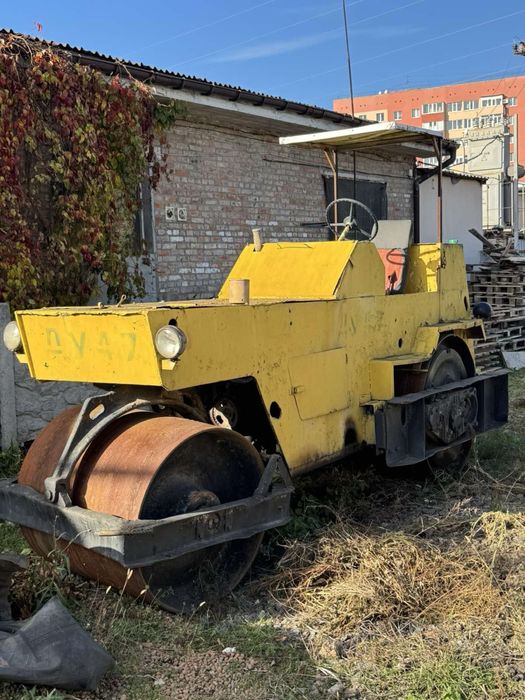 Каток ДУ 47 на ходу