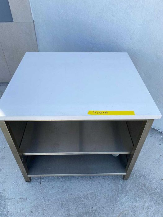 Bancada em inox com tampo corian