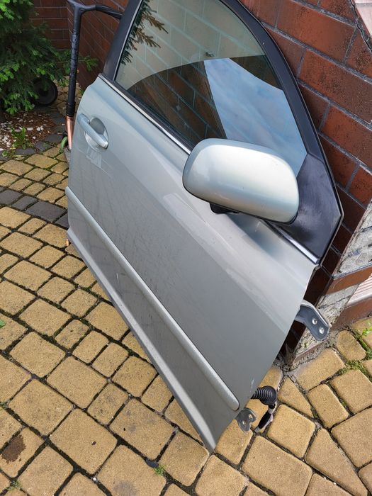 Drzwi przednie prawe toyota avensis t25 04r kombi lakier 6t1 kompletne