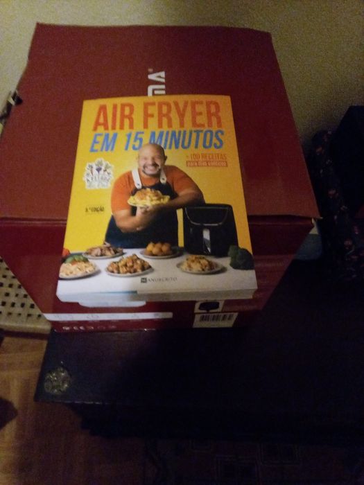 Vendo airfryer nova e livro