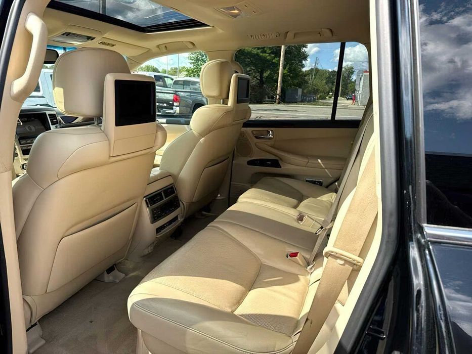 Lexus LX 570      2014