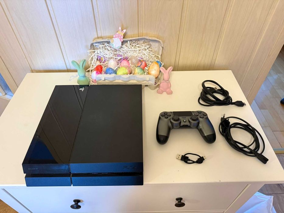 Sony PlayStation 4 + Pad,okablowanie,kabel ładujący do padów