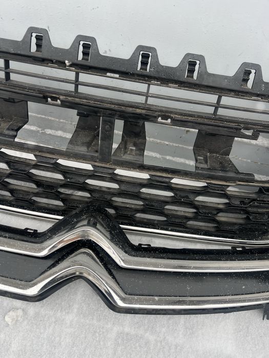 Citroen c4 grand picasso решітка радіатора.